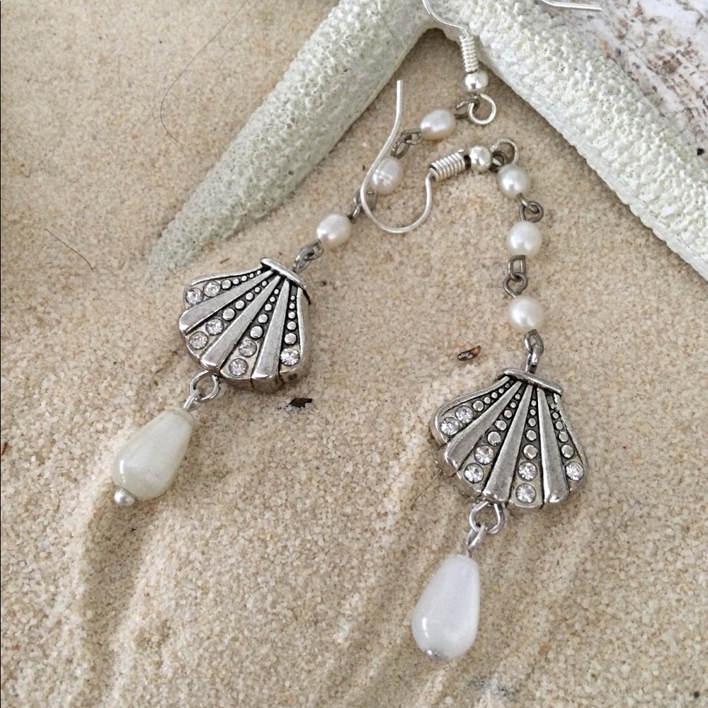 SALE💕Beach Earrings, Scallop Rhinestone Earrings - Picture 5 of 13